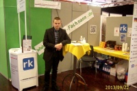 René Knipschild auf seinem kleinen, aber feinen Stand mit Kaffeemaschine