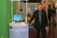 René Knipschild neben der neuen Messetheke, die viele Infos und Gaben bot, die die Besucher gerne mitnahmen